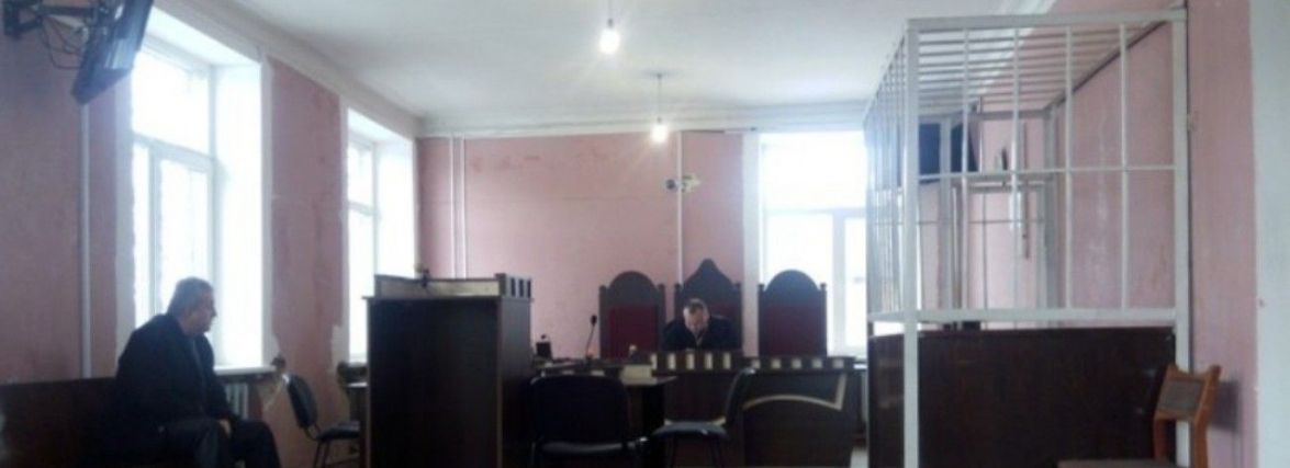 Шахрай прийшов на суд виправдовуватися. Продовження справи про долари у «бардачку»