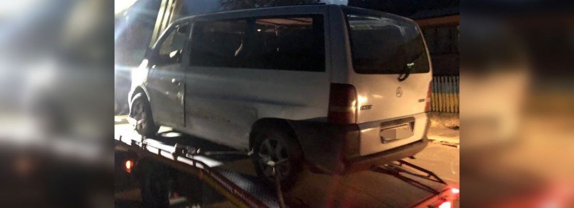 П'яний водій ганяв на Vito без лобового скла та дзеркал. Хотів відкупитися хабарем