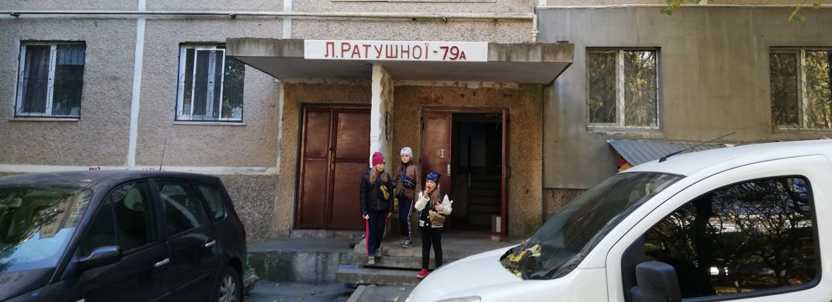 «Ліфт не тільки гримить, він ще й «пригає», а нам кажуть чекати комісію…»