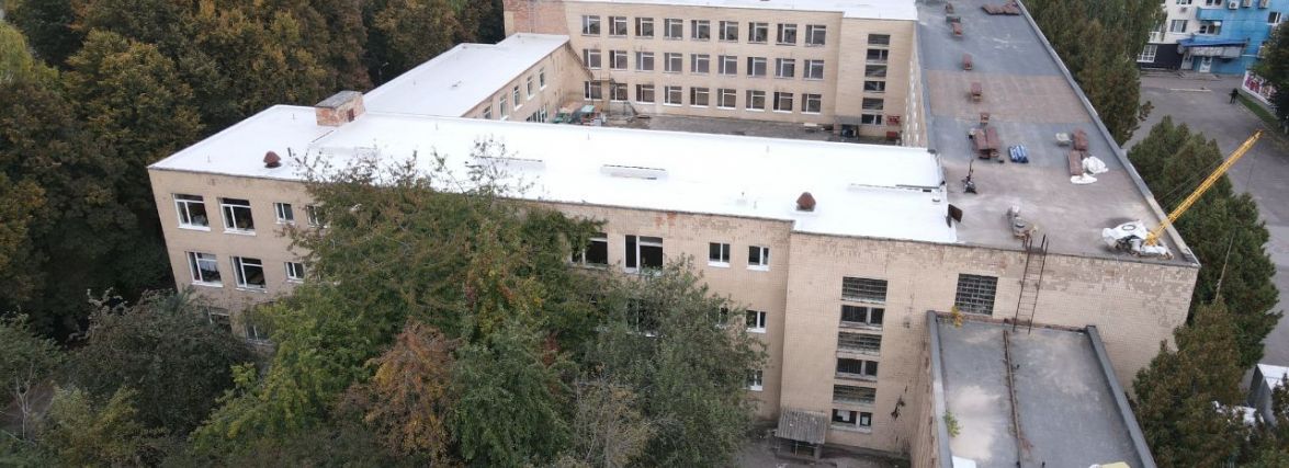 У Вінниці почали утеплювати приміщення гімназії, яку збудували у 1974 році