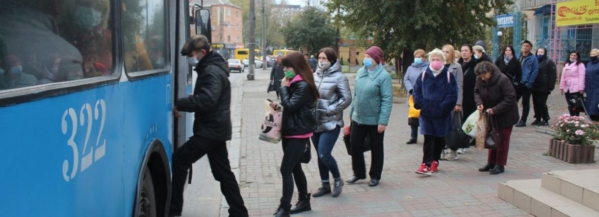 Ніколи не було, і ось знову. Чому в транспорт пускають тільки через передні двері?