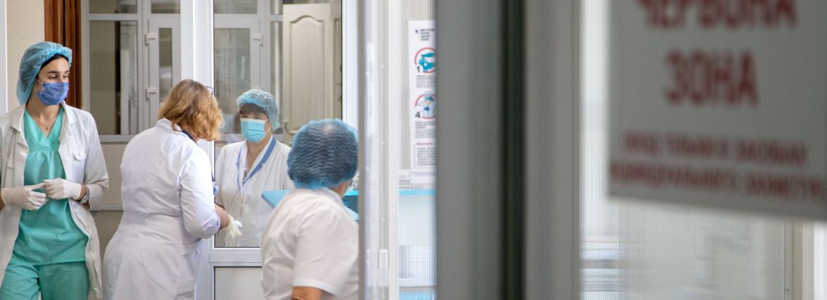 COVID в Україні: понад 500 летальних за добу та понад 15 тисяч нових випадків