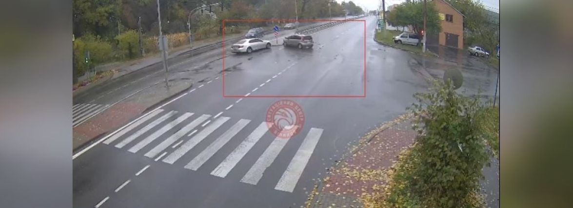 Nissan мчав на «червоне». На Немирівському шосе зіткнулися дві машини