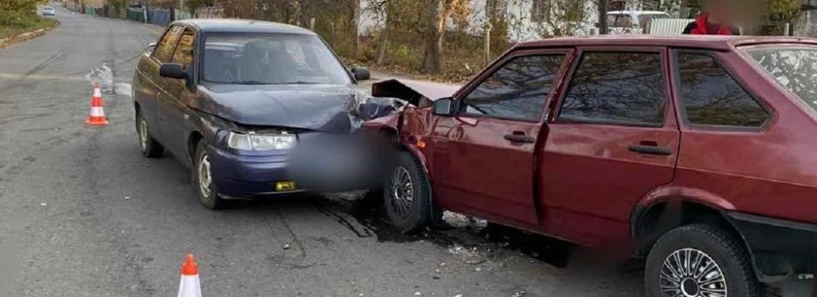 У Тульчині дорогу не поділили два «ВАЗи». Постраждала 36-річна пасажирка