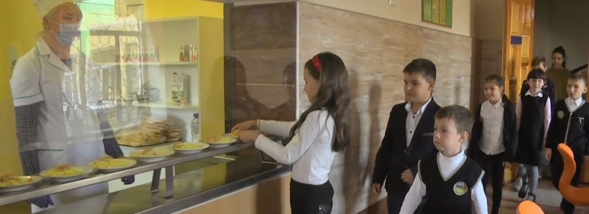 Здорова їжа для дітей. Ще у восьми міських школах з'явилися пароконвектомати