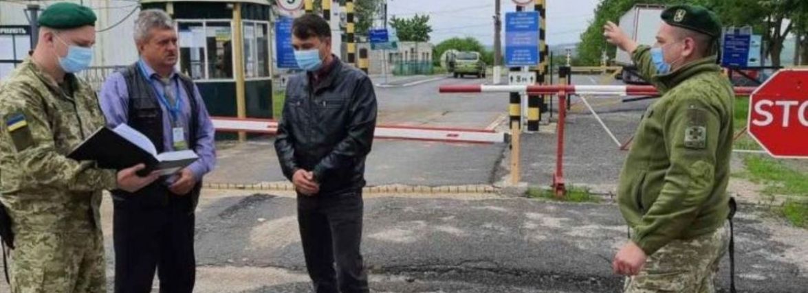 «Я ж нічого не порушив, дайте проїхати». Проблеми на кордоні у водіїв на придністровських номерах