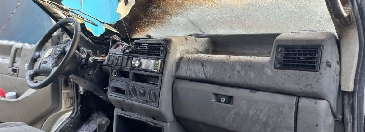 Здійснили пінну атаку. У Літині через несправність спалахнув мікроавтобус