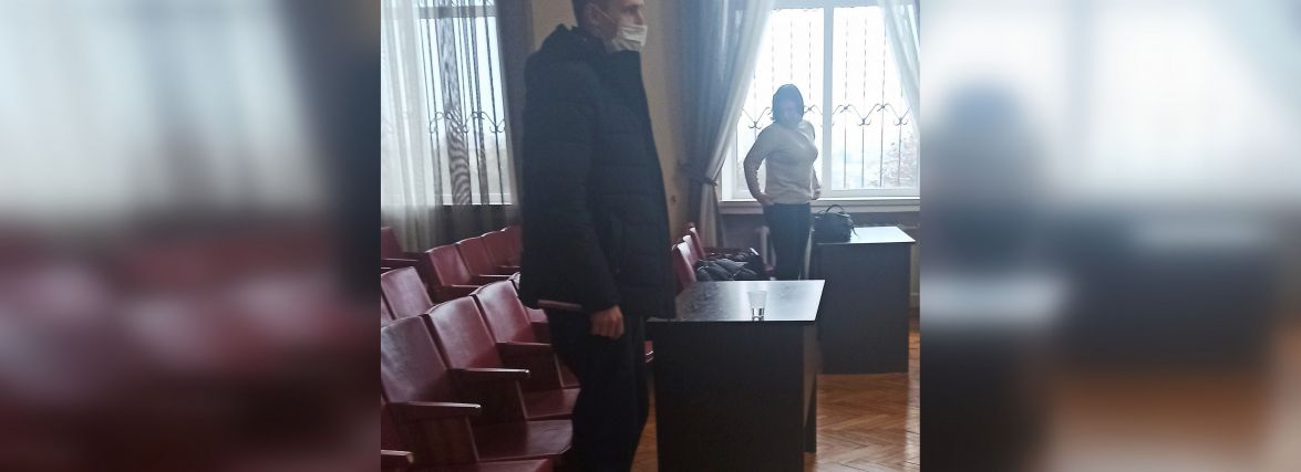 Вінницький фізрук, якого підозрюють у розбещені дітей, сплатив майже 200 тисяч застави