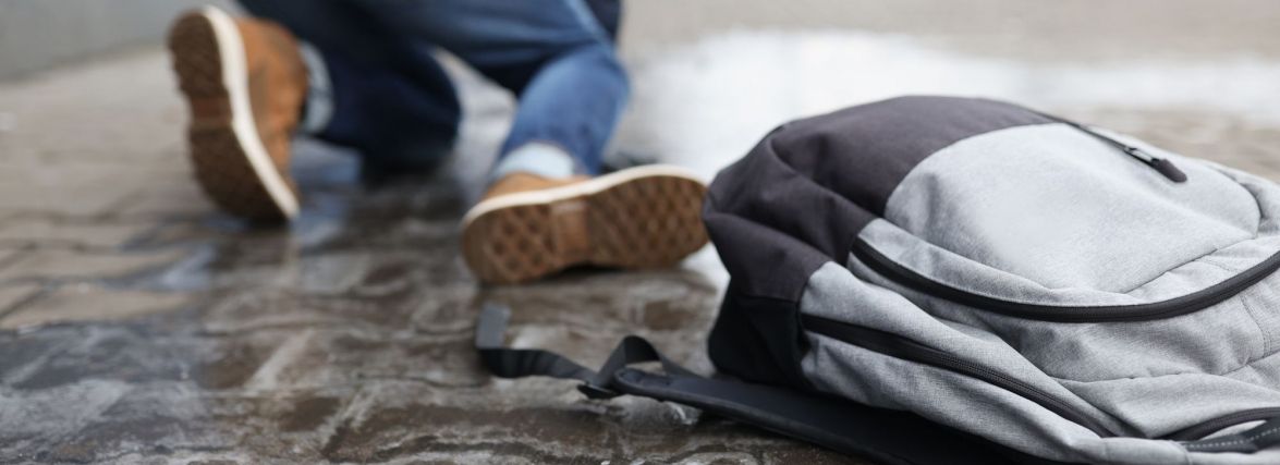 «Скло» на дорозі — 62 вінничанина впали та отримали травми. Що кажуть у мерії?