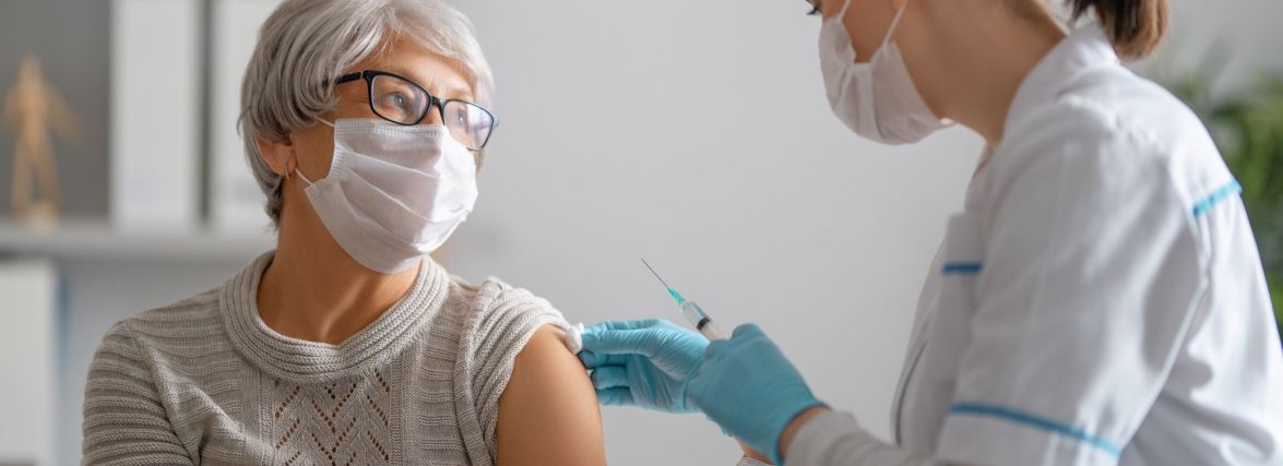 Розширили список професій для обов'язкової вакцинації. Кого відсторонять від роботи?