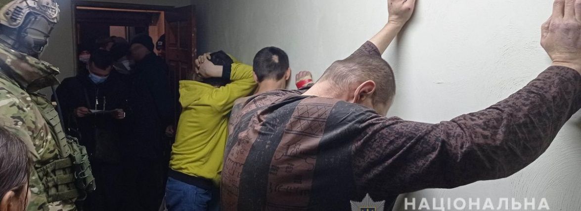 Кол-центр банку у колонії. Засуджені ошукали українців на понад пів мільйона гривень