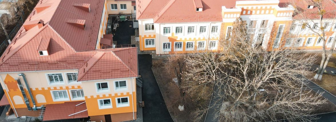 Схожий на старовинний замок. На Міліційній оновили дитячий садочок (Фото до та після)