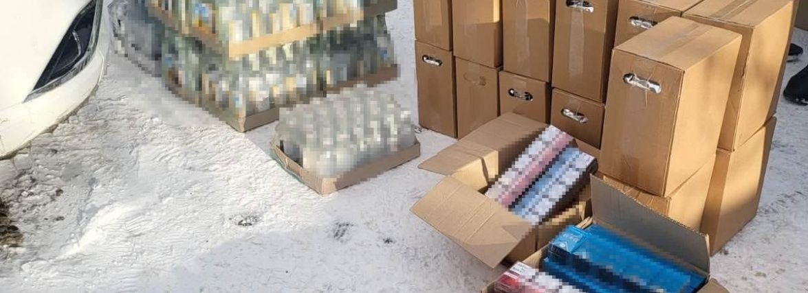Фальсифіковані сигарети та алкоголь. У Жмеринці зупинили контрабандну автівку