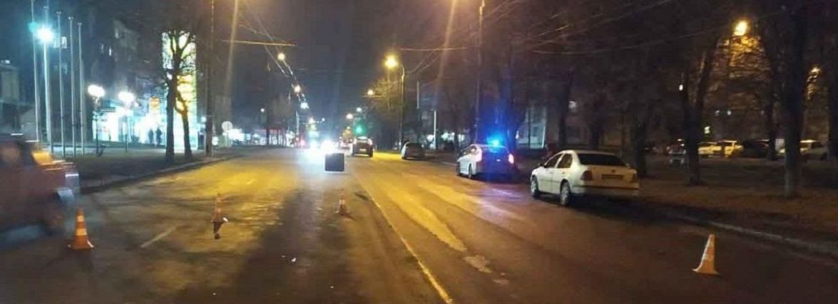 На Київській Peugeot збив пішохода. Потерпілого госпіталізували