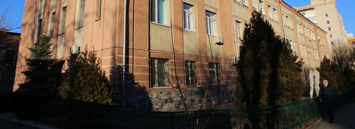 «Нам урізають виплати, самі жирують». Скандальна анонімка від працівників другого пологового