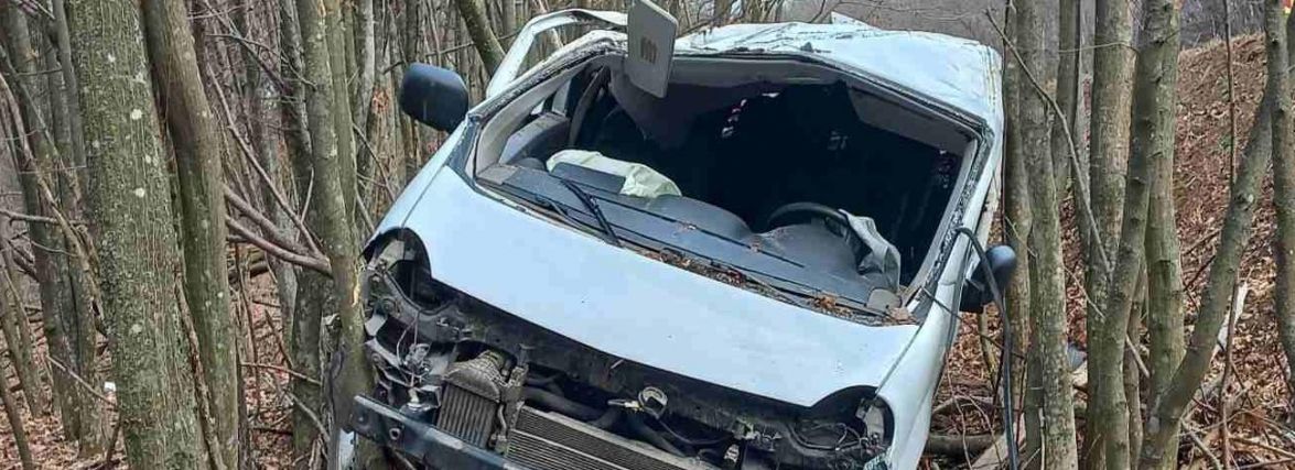 Розтрощене авто в кюветі. Поблизу Вапнярки в ДТП травмувався чоловік