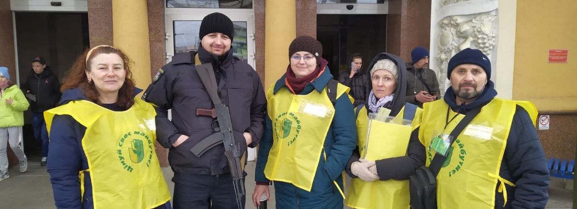 Здолати страх та тривогу. На залізничному вокзалі працюють вінницькі психологи