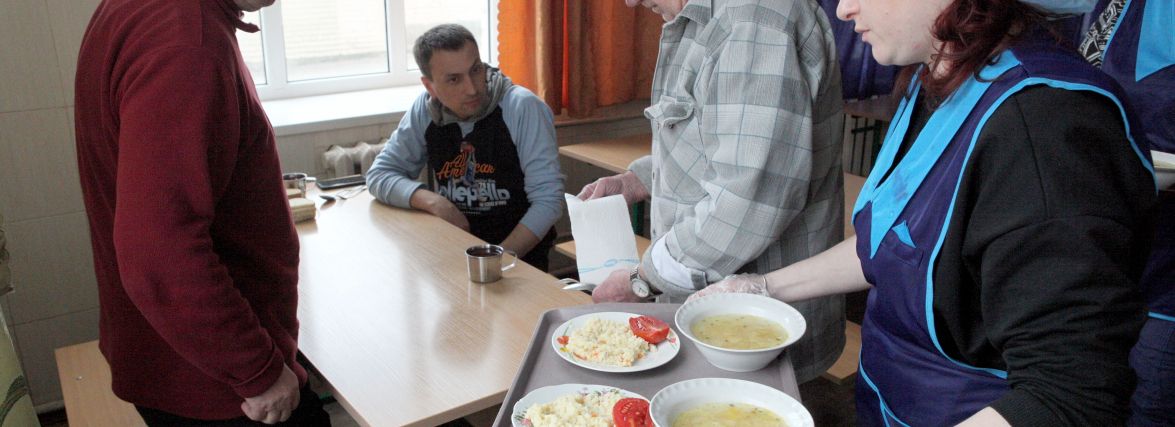 Подільський центр допомагає вимушеним переселенцям, які живуть в школі №9