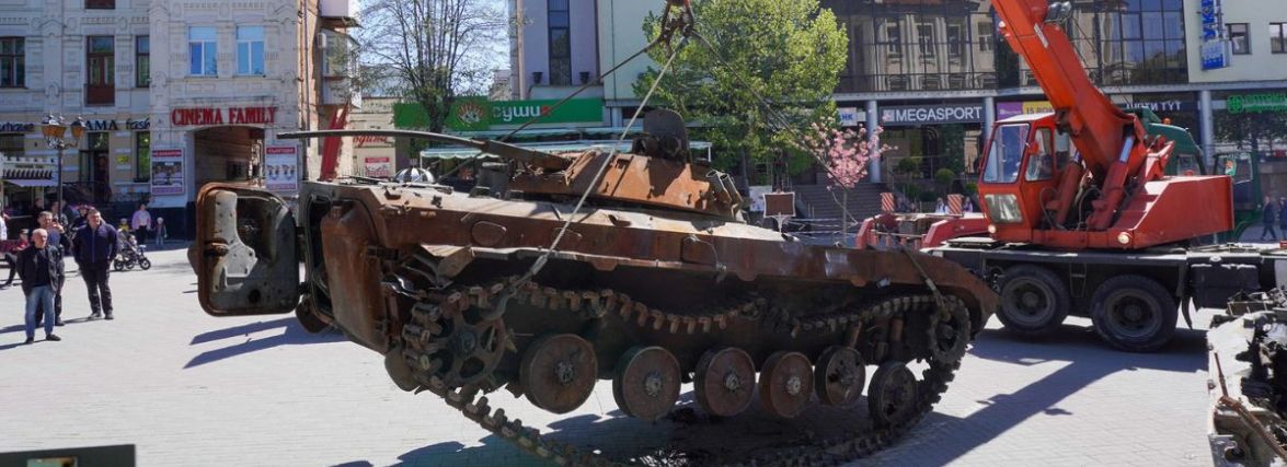 Знищена техніка росії у Вінниці. Навіщо її привезли, хто дозволив і куди зникли «три солдати»?