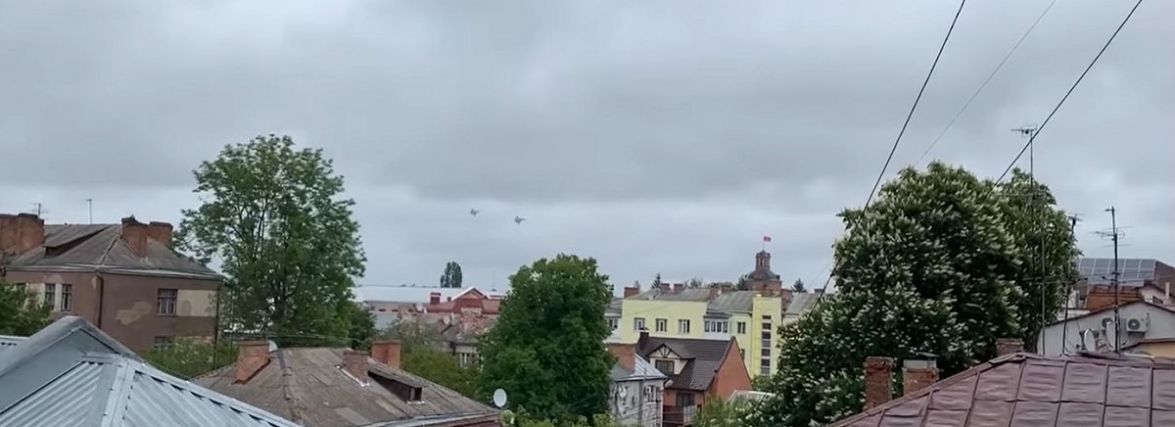 Літаки над містом, прощання з Героєм та інше важливе за 18 травня у Вінниці