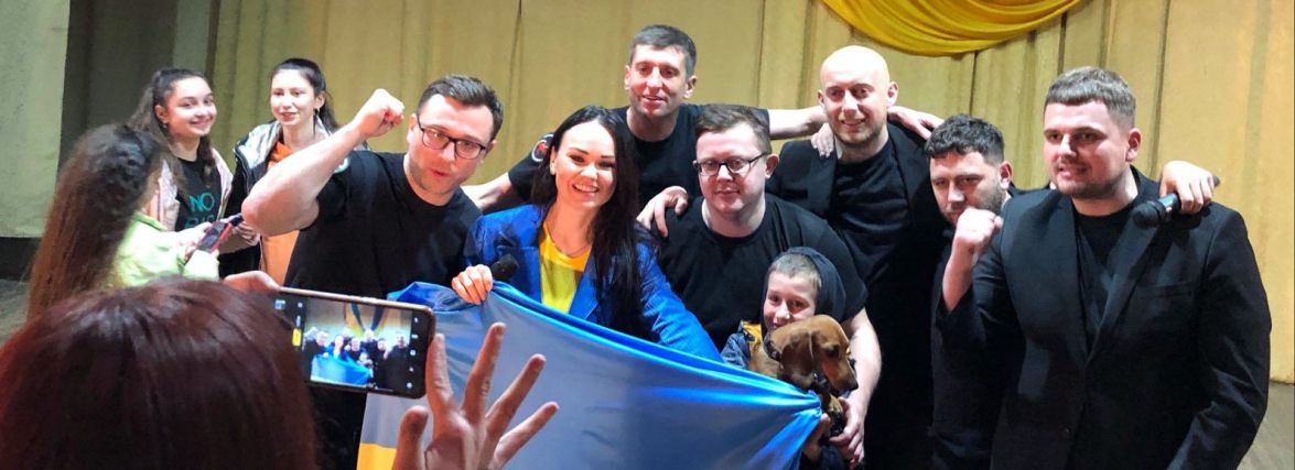 Задля підняття духу. Гумористи Батальйону гарного настрою «Поділля» дають благодійні концерти