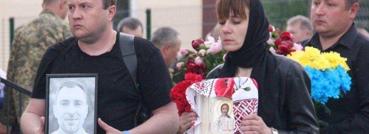 «Стіною став проти цієї повзучої орди». Як на Калинівщині прощалися із загиблим воїном
