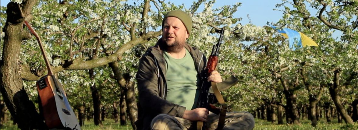 Сучасний Мамай і партизани-«Росомахи»: гурт «ТІК» презентував новий кліп на трек-маніфест «Люби ти Україну!»