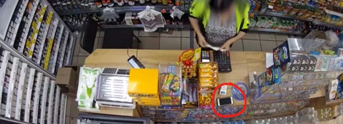Крадіжка у супермаркеті. Чоловік поцупив телефон, який вінничанка забула на прилавку