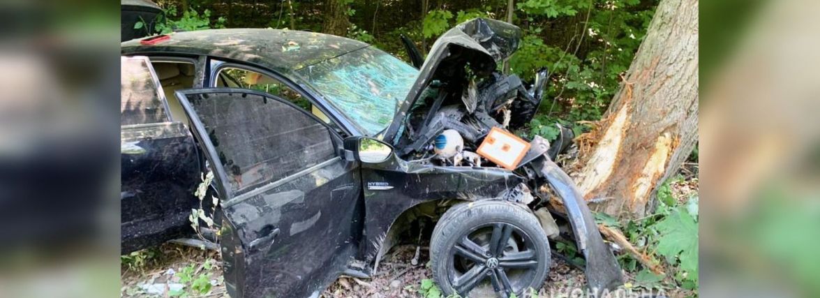Жінка на Volkswagen врізалась у дерево та інше важливе за 10 червня у Вінниці