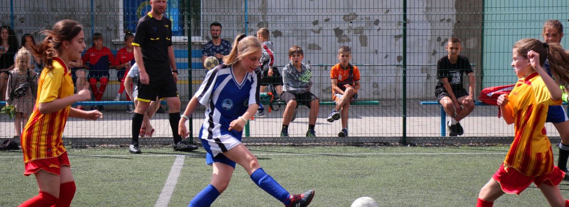 У Бару провели обласні футбольні змагання дівочих команд на підтримку ЗСУ
