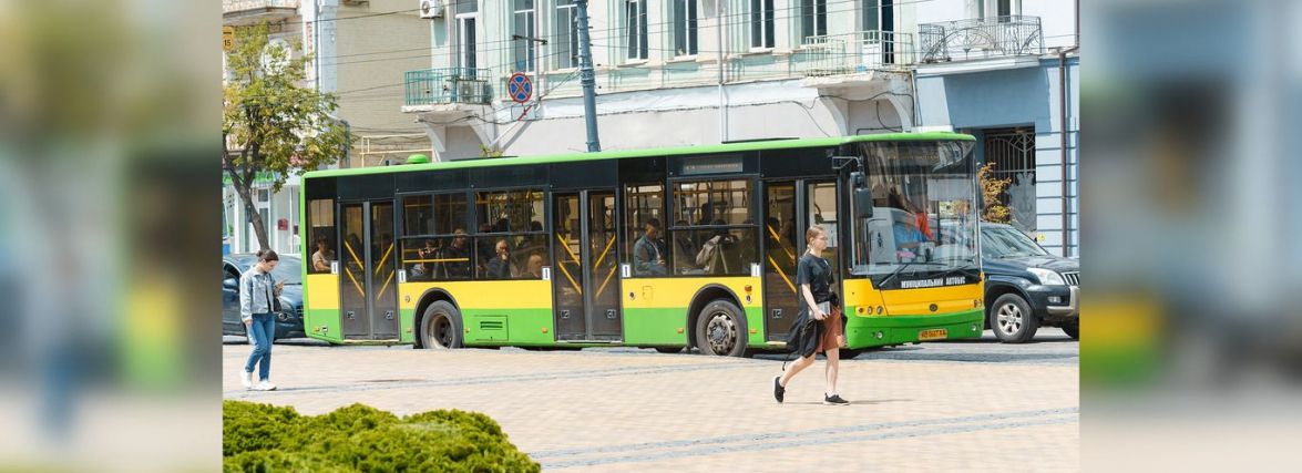 З 1 липня збільшується вартість проїзду в автобусах. Скільки платитимемо?