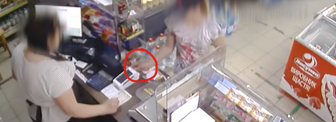 Вінничанин забув карту в банкоматі, а з неї почали списувати кошти