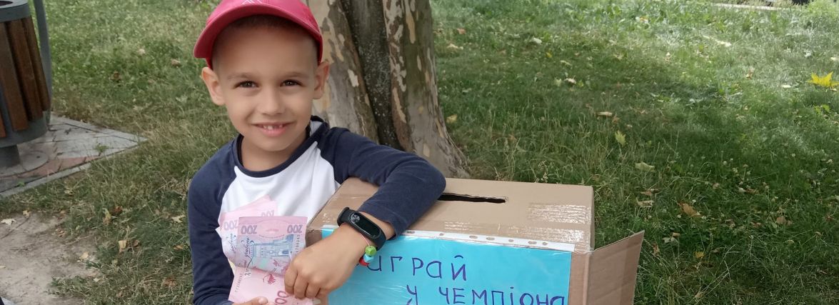 Виграй у чемпіона або підтримай армію. 5-річний вундеркінд грою в шахи збирає кошти для ЗСУ