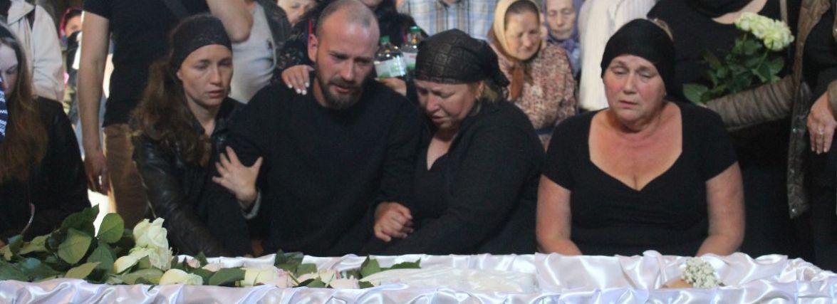«Вона була золотою дівчинкою». Як Вінниця прощалася з 4-річною Лізою