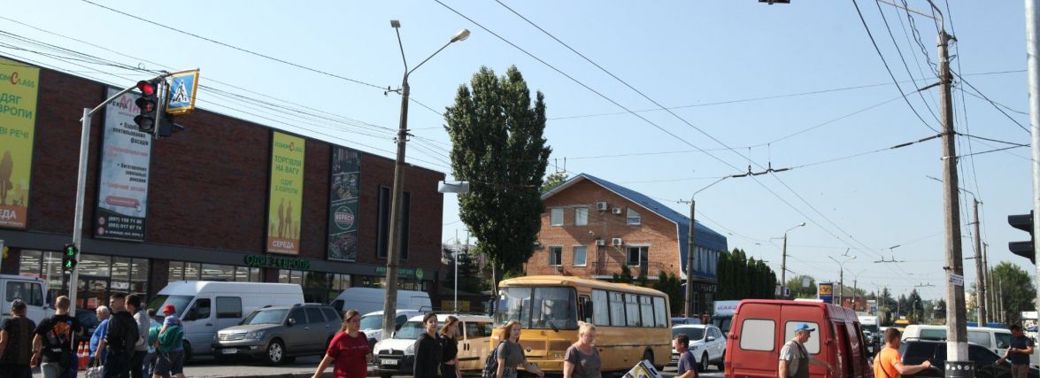 Вінничан таки почули. Уже два тижні на Привокзальній працює світлофор
