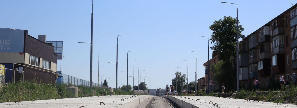 Роботи на вулиці вже не ведуться. Як за майже дев’ять місяців реконструкції змінилася Батозька