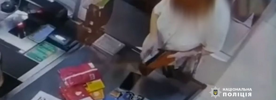 Вкрала, бо у неї вкрали. У магазині вінничанка поцупила у пенсіонерки смартфон