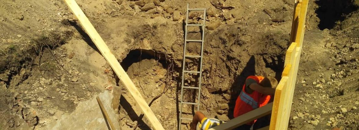 Напроти Кафедрального собору робітники, які копали траншею, знайшли підземний хід