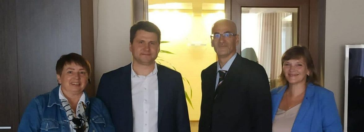 Італійські меценати передали планшети юним переселенцям, які проживають у Вінниці