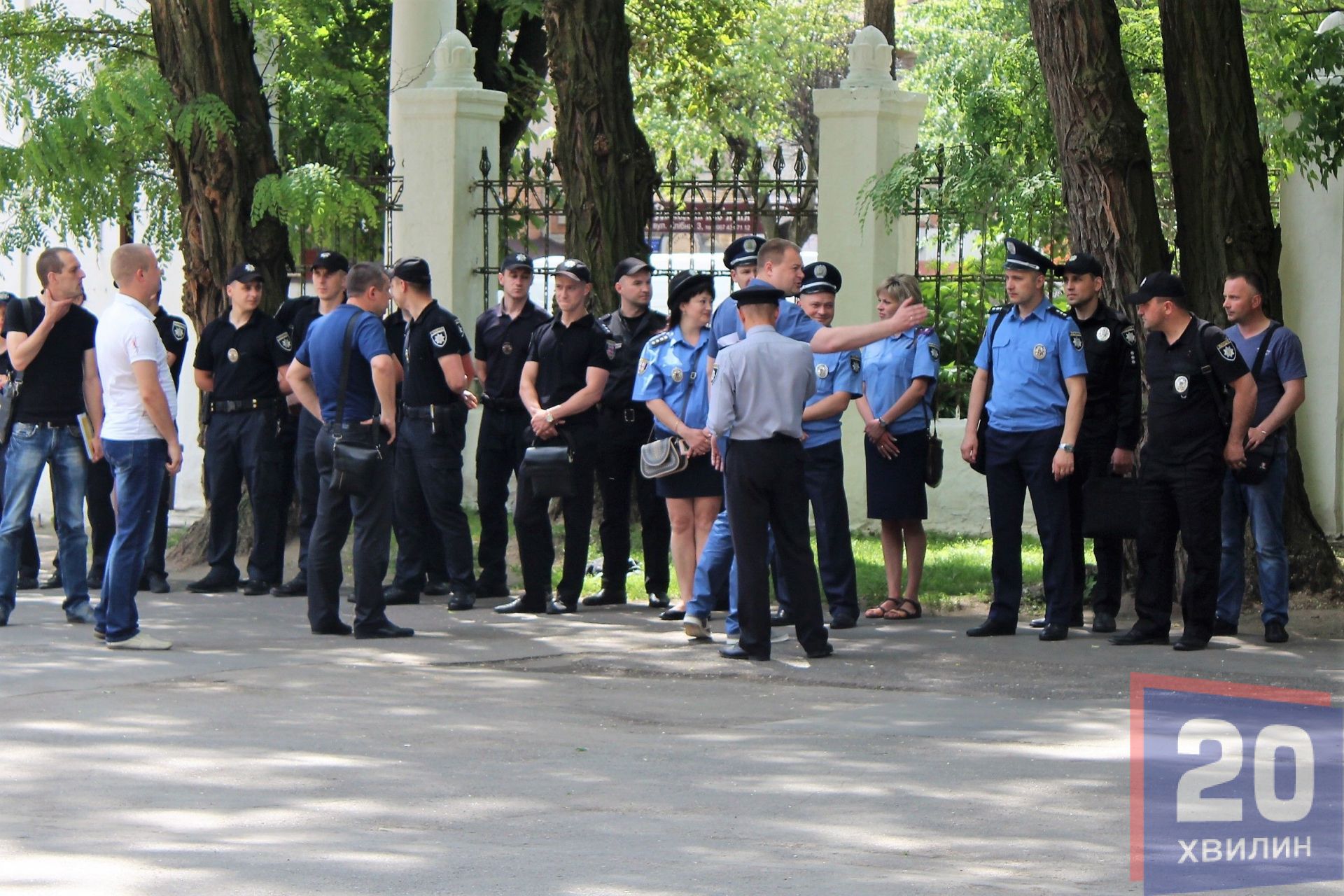 Поліцейські шикуються. Вони будуть захищати спокій вінничан