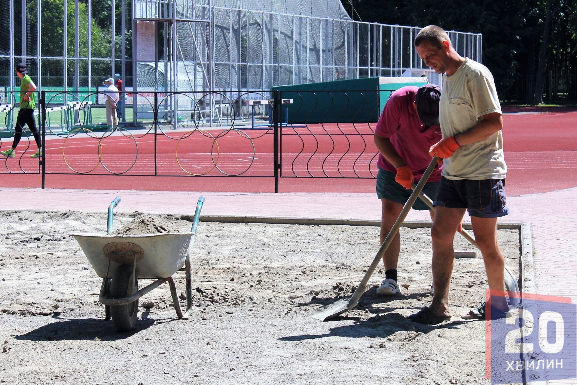 Підготовка до святкування. Центральний стадіон
