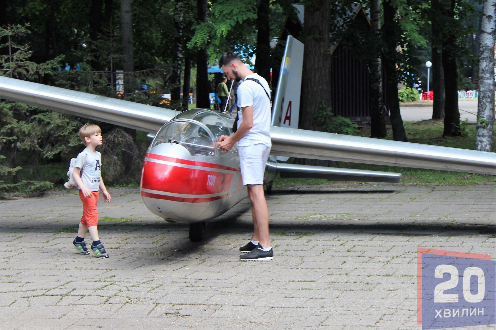 Модель планера. А в кабіну можна залізти