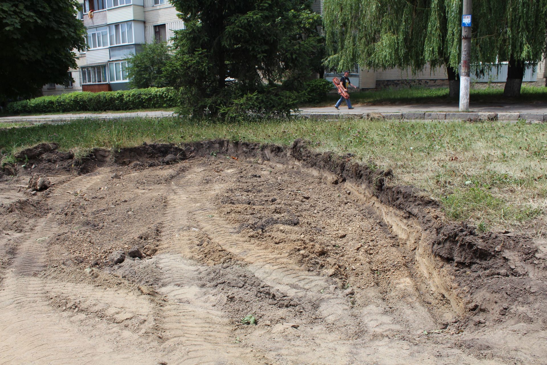 Як розповідали будівельники, тут буде місце для лавки.