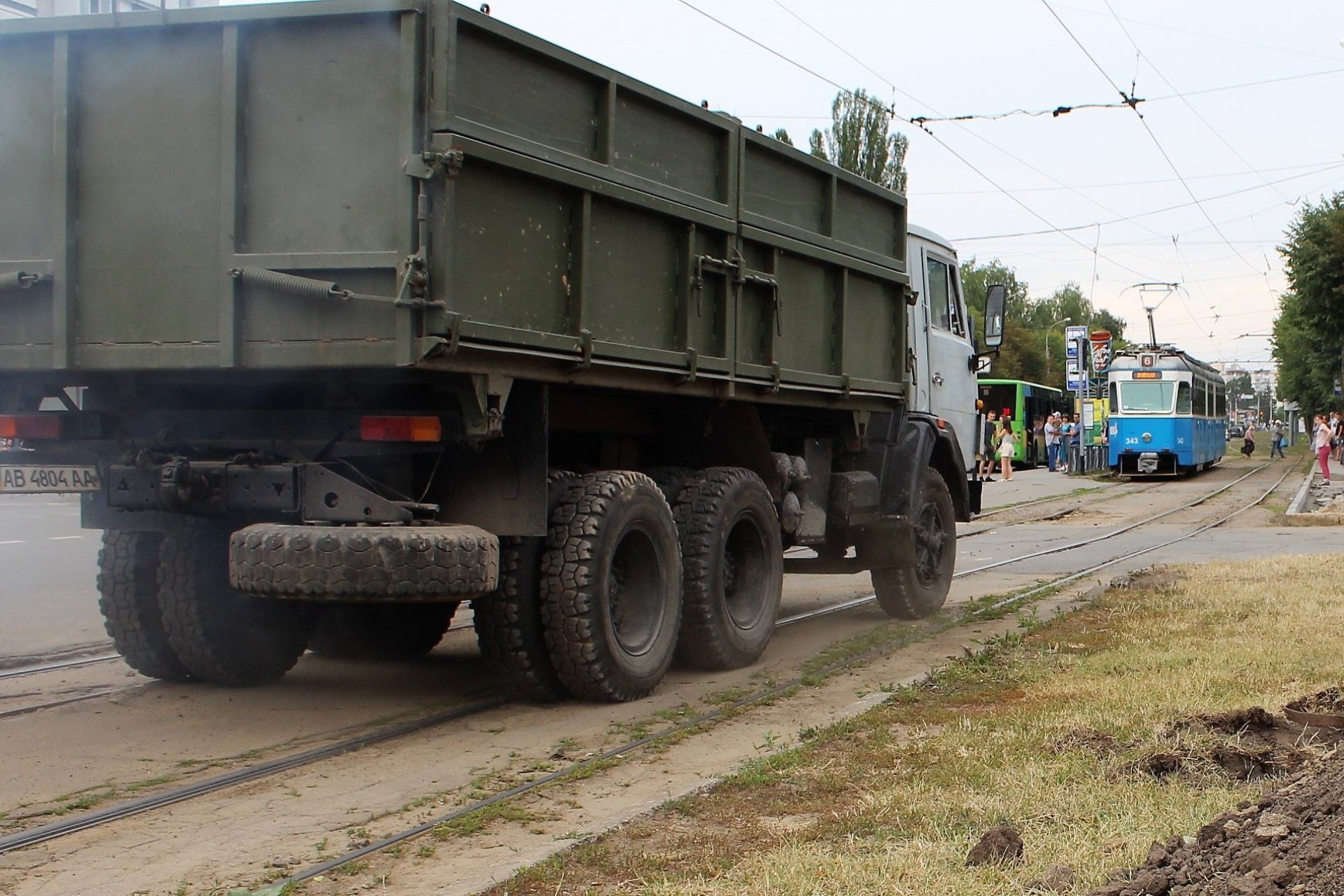 Проїзд на Космонавтів. Його ремонтуватиме інша підрядна організація, що виконує реконструкцію Космонавтів-3