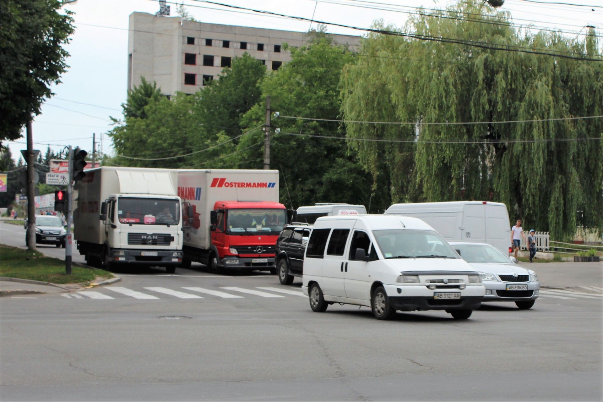 Увесь автотранспорт, що їде на Первозванного, пустять по вулиці Ващука.