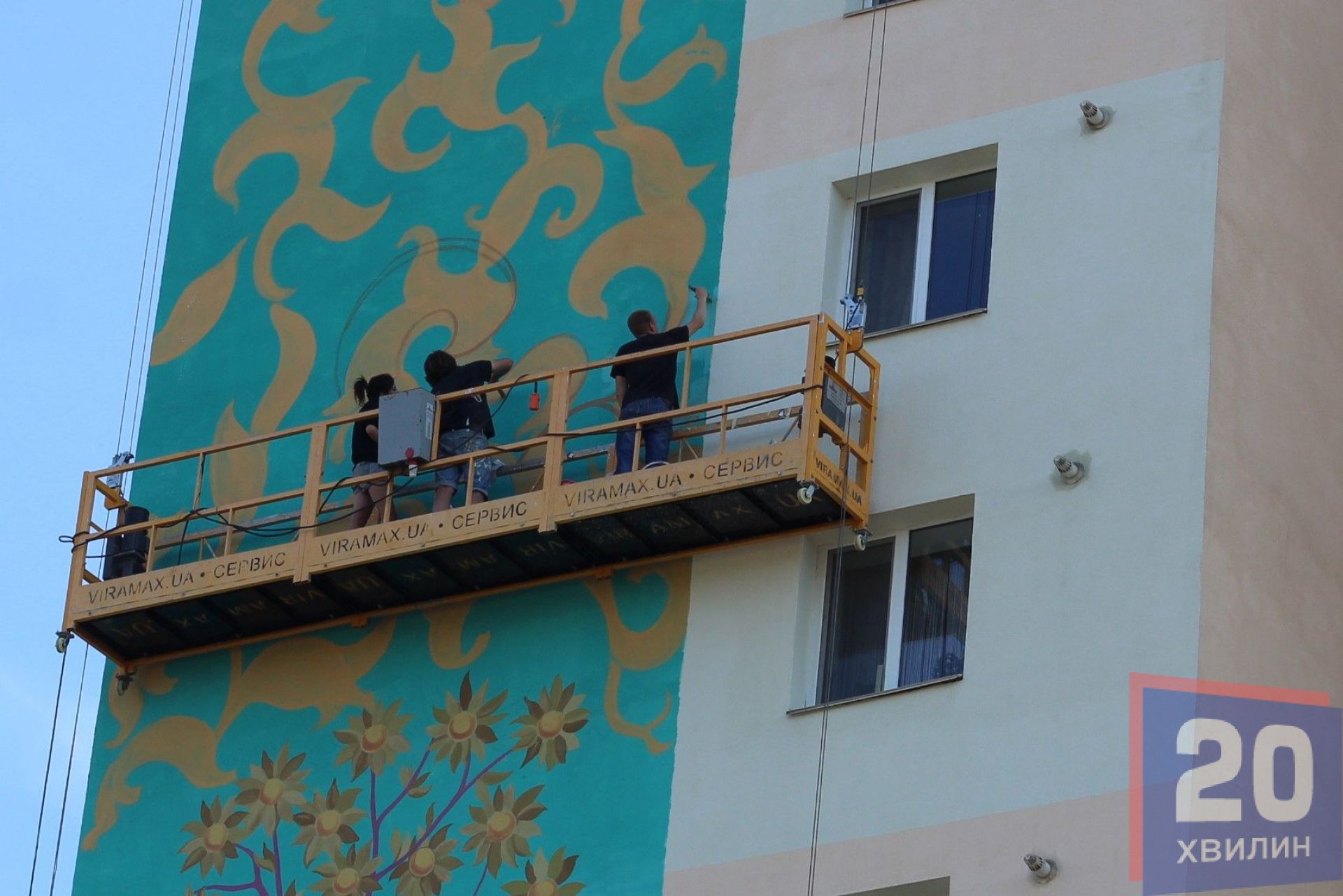 У п'ятницю, 25 серпня, художники завершували малювати мурали на Слов'янці