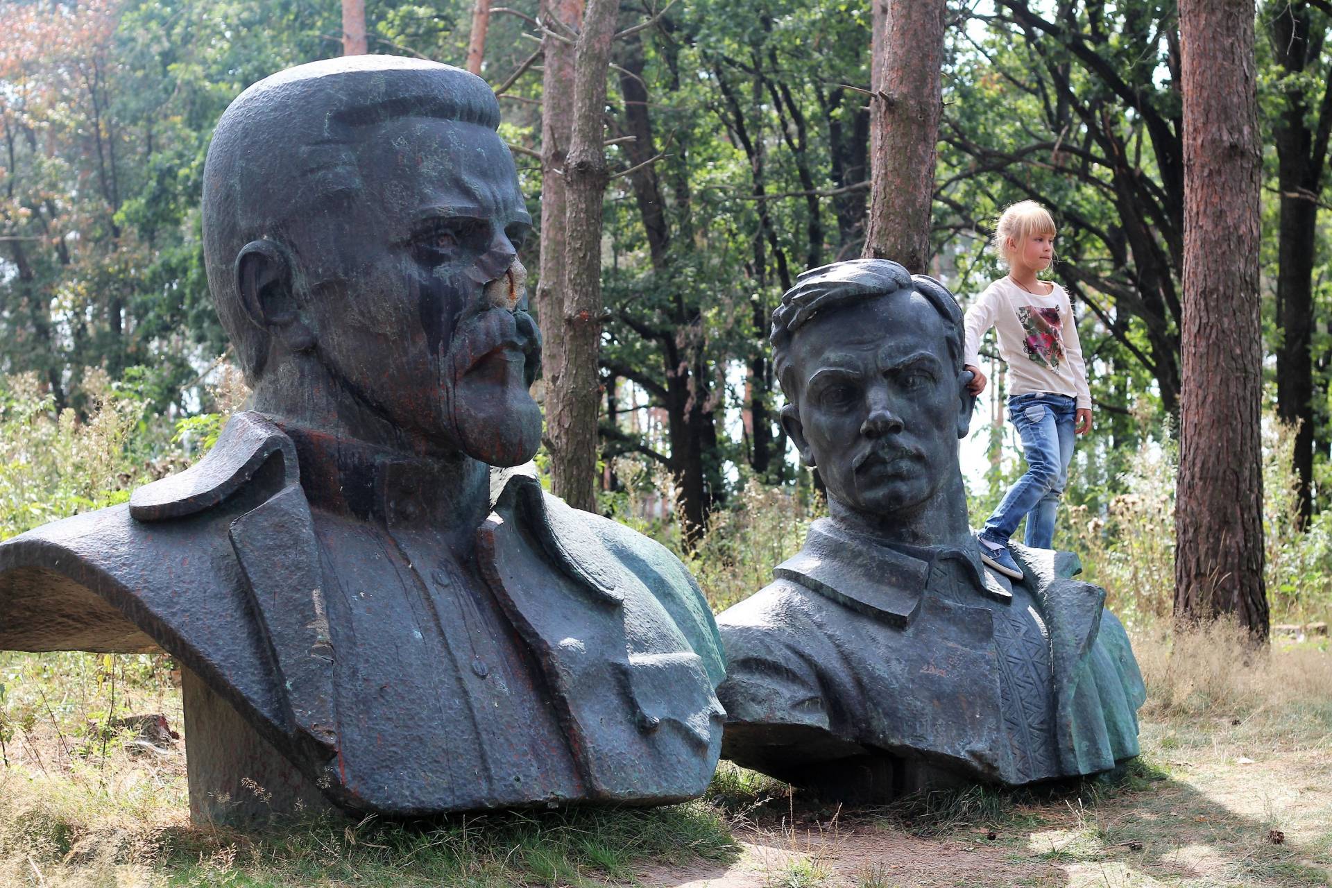 памятник гитлеру в германии