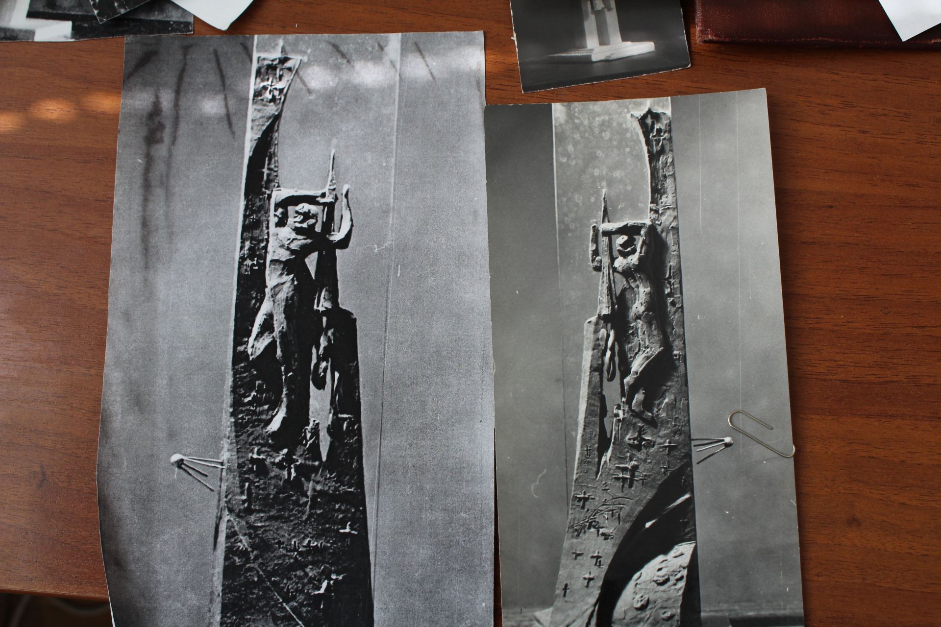 Цю ідею також не вдалося реалізувати. Як розказував пан Юрій, це пам'ятник космонавтам. Вони летять від Місяця, далі, у безкрайній космос