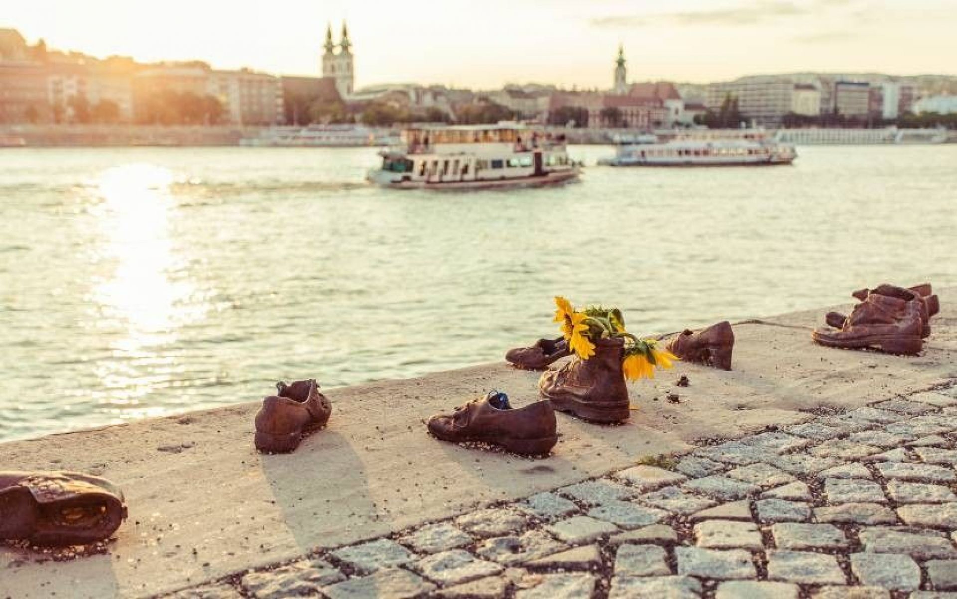 Пам'ятник «Бронзове взуття»