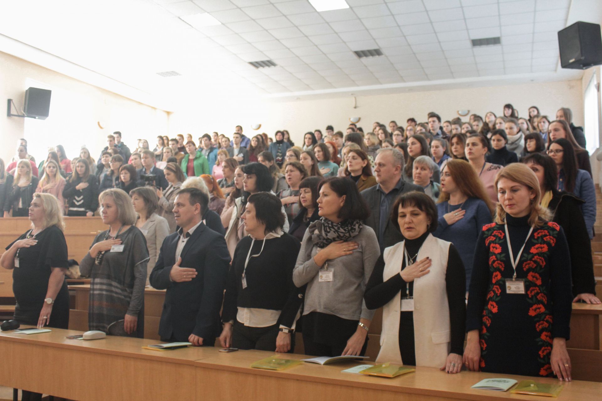 Урочиста частина розпочалася виконанням гімну України